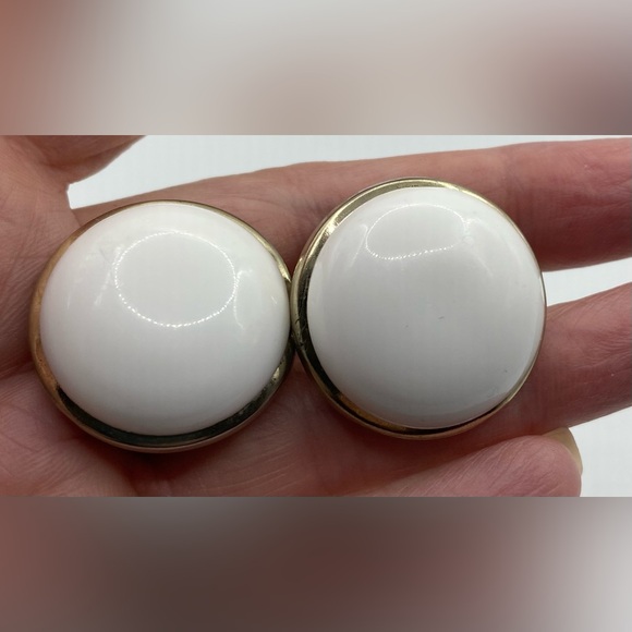 Coro White & Gold Tone Button Clip On Style Earrings - Picture 4 of 5